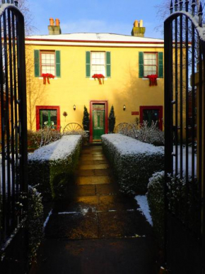 Blakes Manor Self Contained Heritage Accommodation